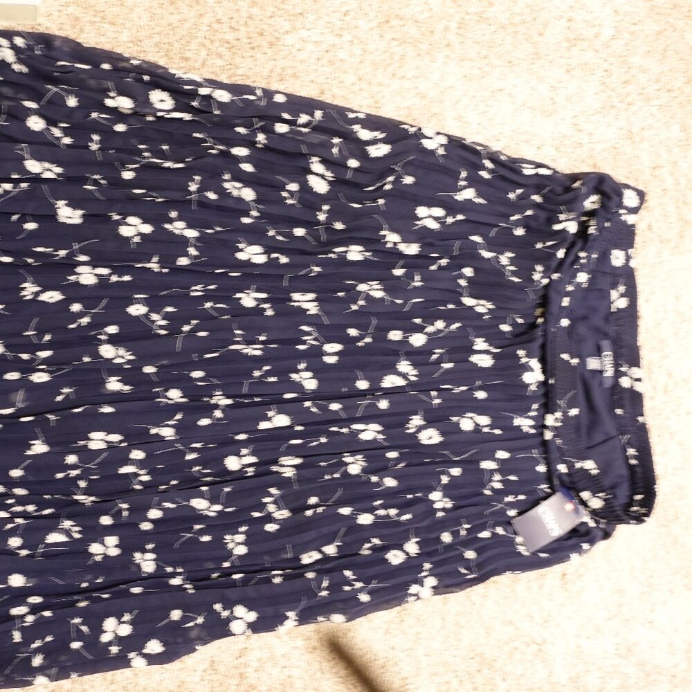 New Chaps blue womans skirt. Size XL.